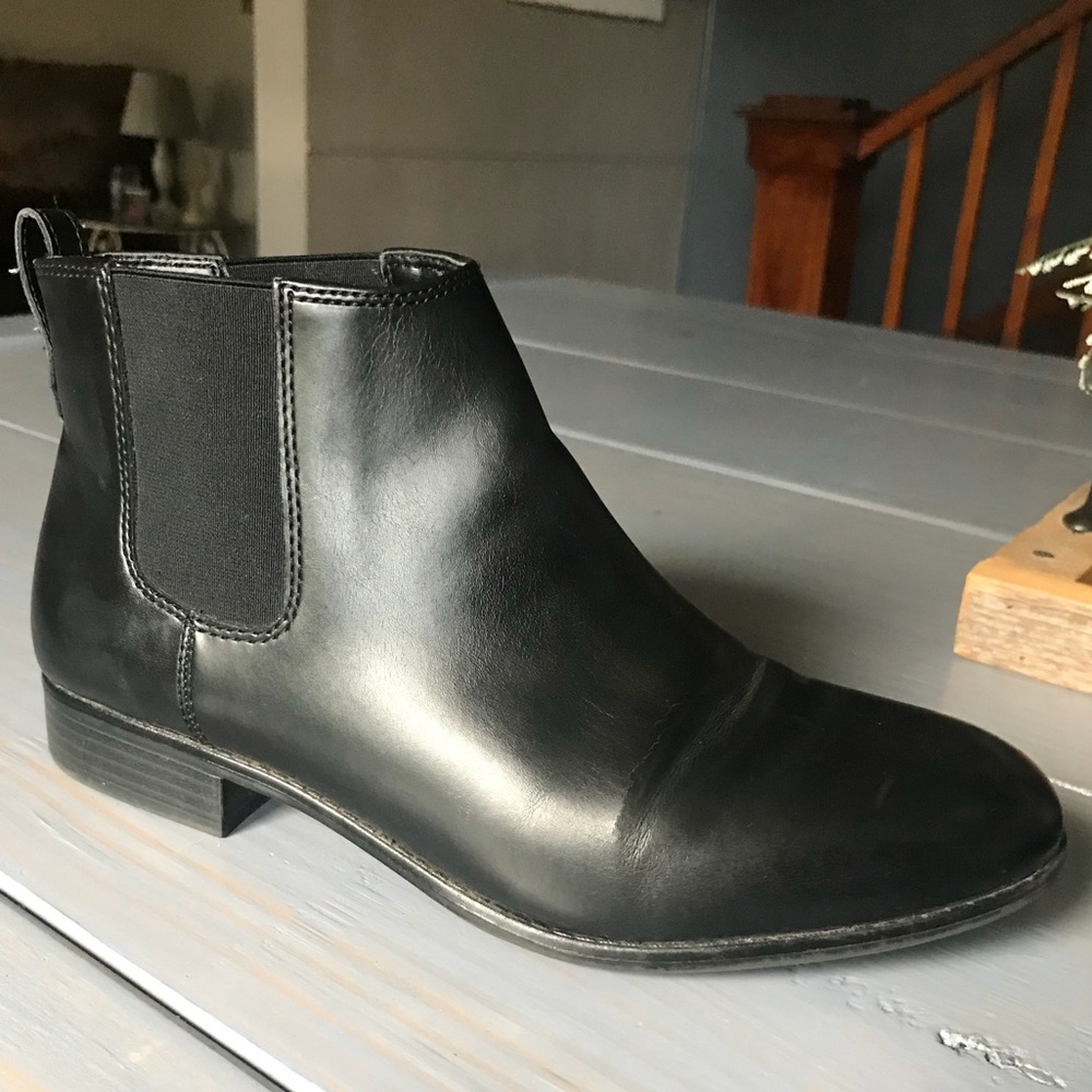 Size 9 Franco Sarto black ankle booties